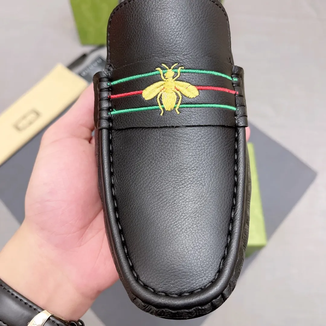 p400 GUCCI, Gucci official flagship store original casual beanie shoes ~ Four Seasons Trendy Shoes 👟》New version at the counter, Gucci 1:1 high-quality workmanship, upper: imported pebbled calfskin, genuine sweat-absorbent pigskin lining, fashionable lazy business style design, casual loafers, running shoes are perfect for young people. British fashion boots 😍 Equipped with original raw rubber wear-resistant outsole, absolutely high-end and classy, ​​suitable for drivers only 🚗 A must-have for fashionable men, standard code 37-45 No. 071